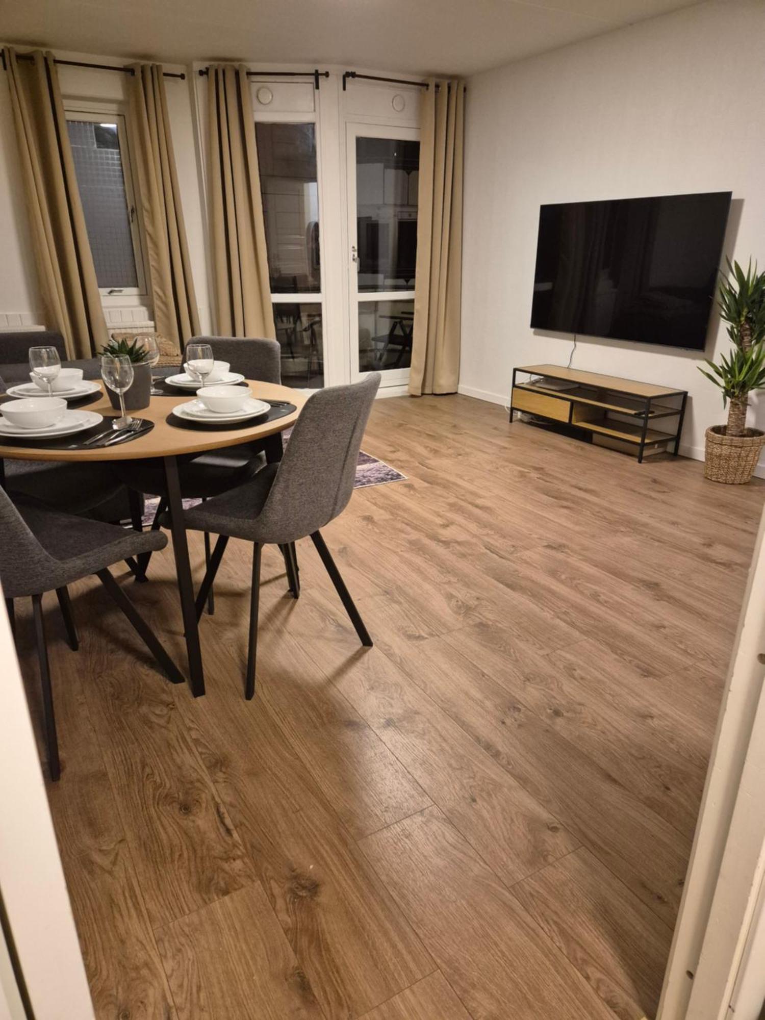 Moderne 2 Roms I Hjertet Av Appartamento